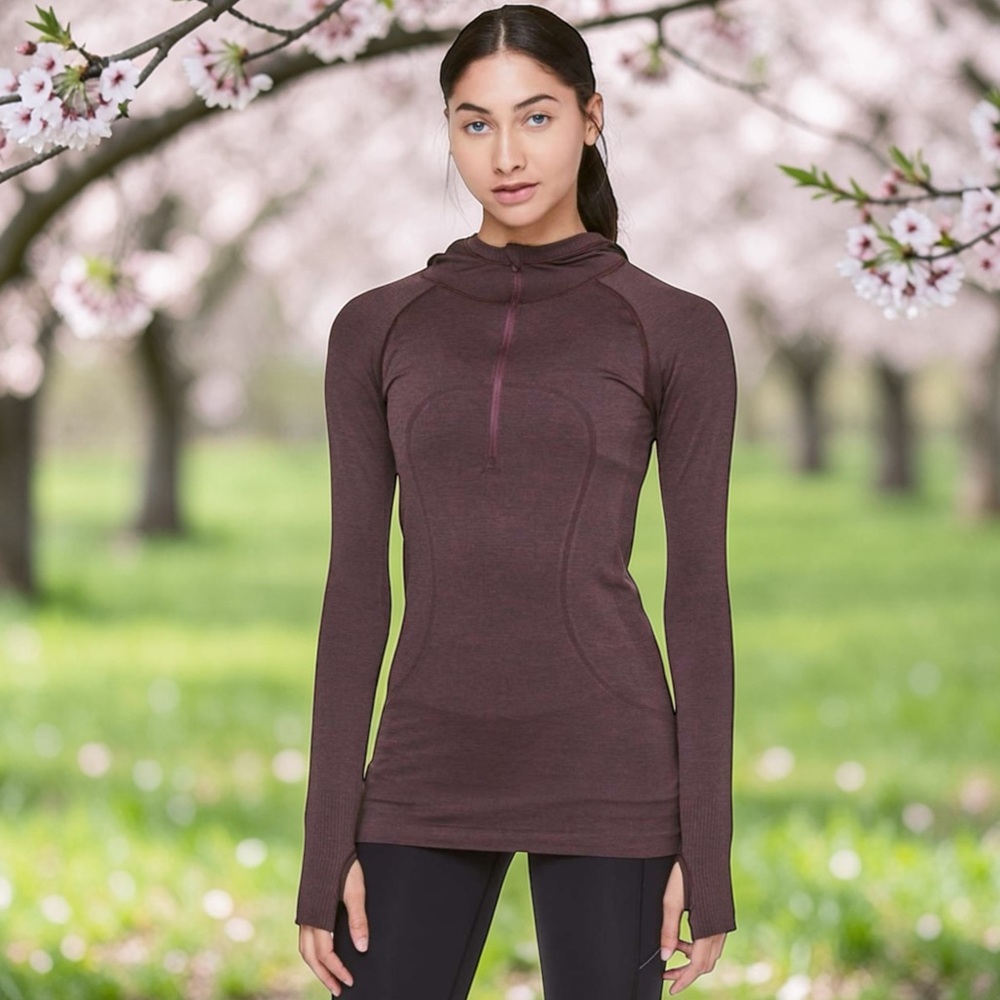 Lululemon Swiftly Tech Hooded 1/2 Zip in Arctic Plum / Black Sz 6